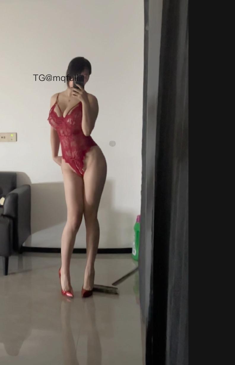 抖音冰泉女神密语空间日常：冰泉是她的气质，女神是她的身份，这个女孩把清冷和高贵揉在了一起