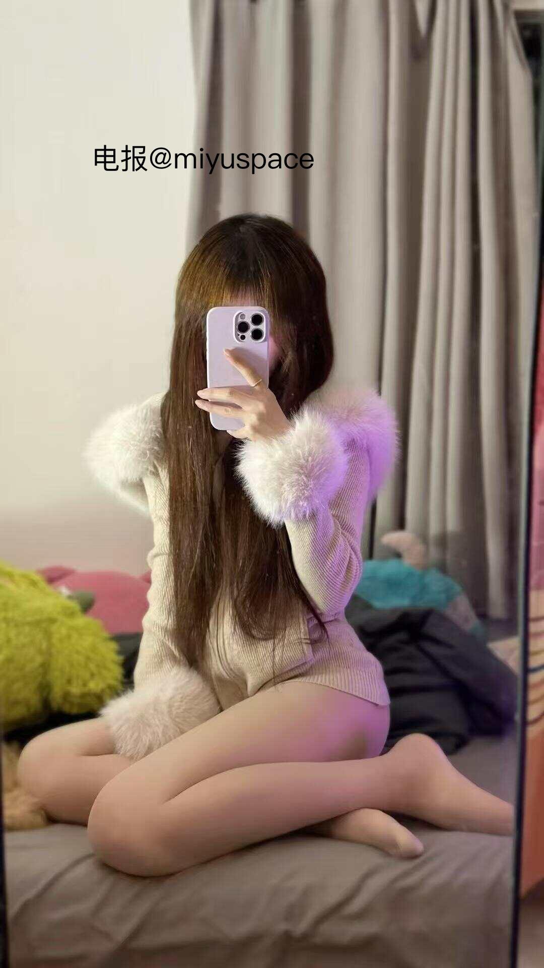  抖音莹莹iio岛遇日常：莹莹是晶莹剔透，iio是她的神秘后缀，这个女孩把清澈和神秘揉在了一起