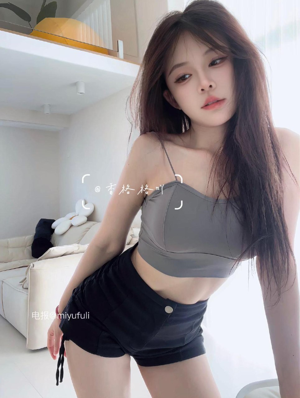  抖音香格格吖岛遇日常：香格格是清朝的香妃，吖是可爱的语气词，这个女孩把古典和俏皮揉在了一起