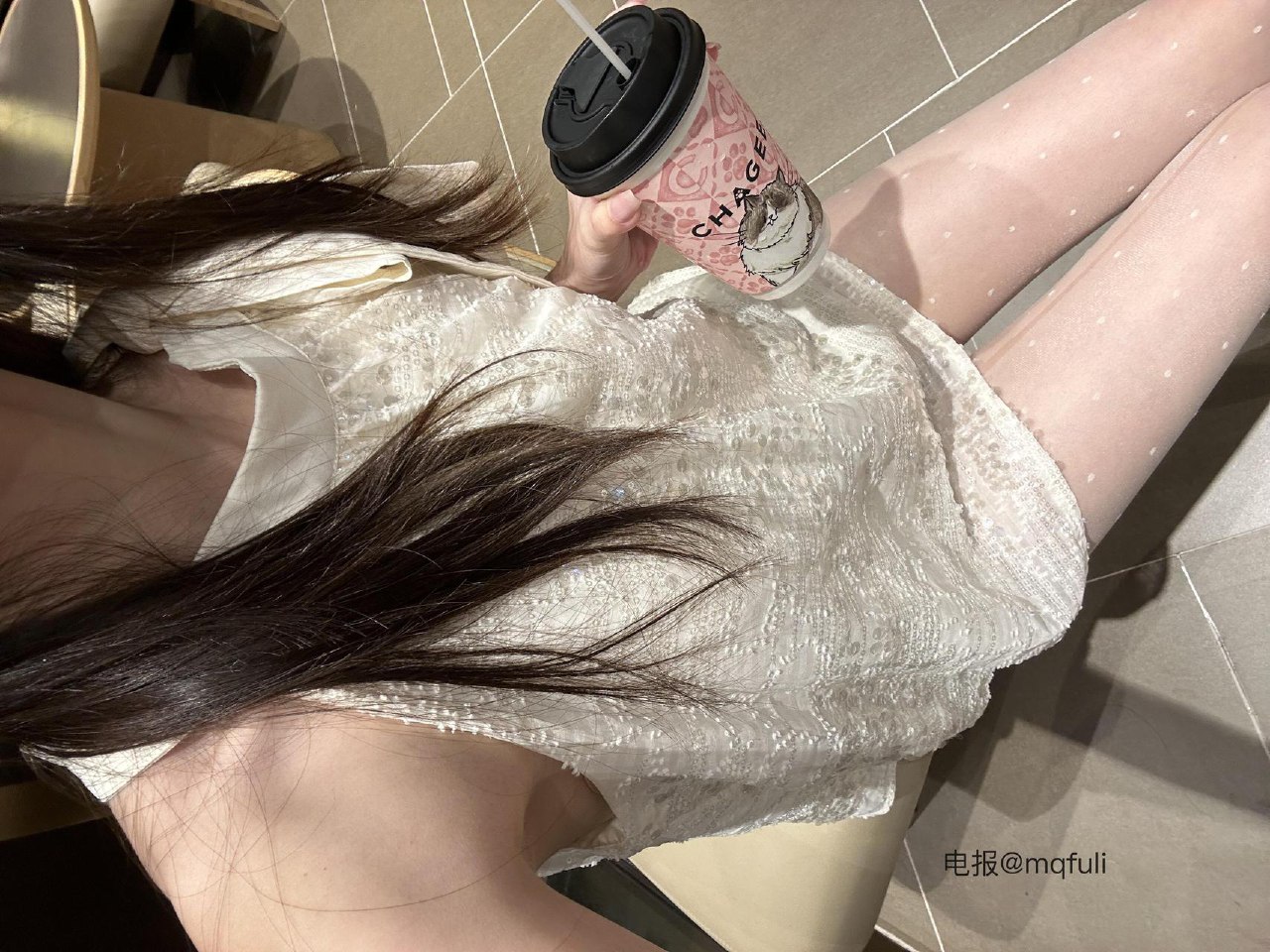抖音小仙女Elaine密语空间日常:小仙女是她的身份,Elaine是她的英文名,这个女孩把仙气和优雅揉在了一起