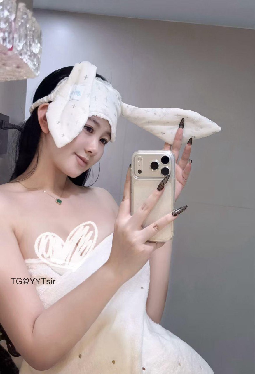  抖音烤觅鼠密语空间日常：烤觅是寻找美食的动作，鼠是她的属相，这只鼠把探索和可爱揉在了一起