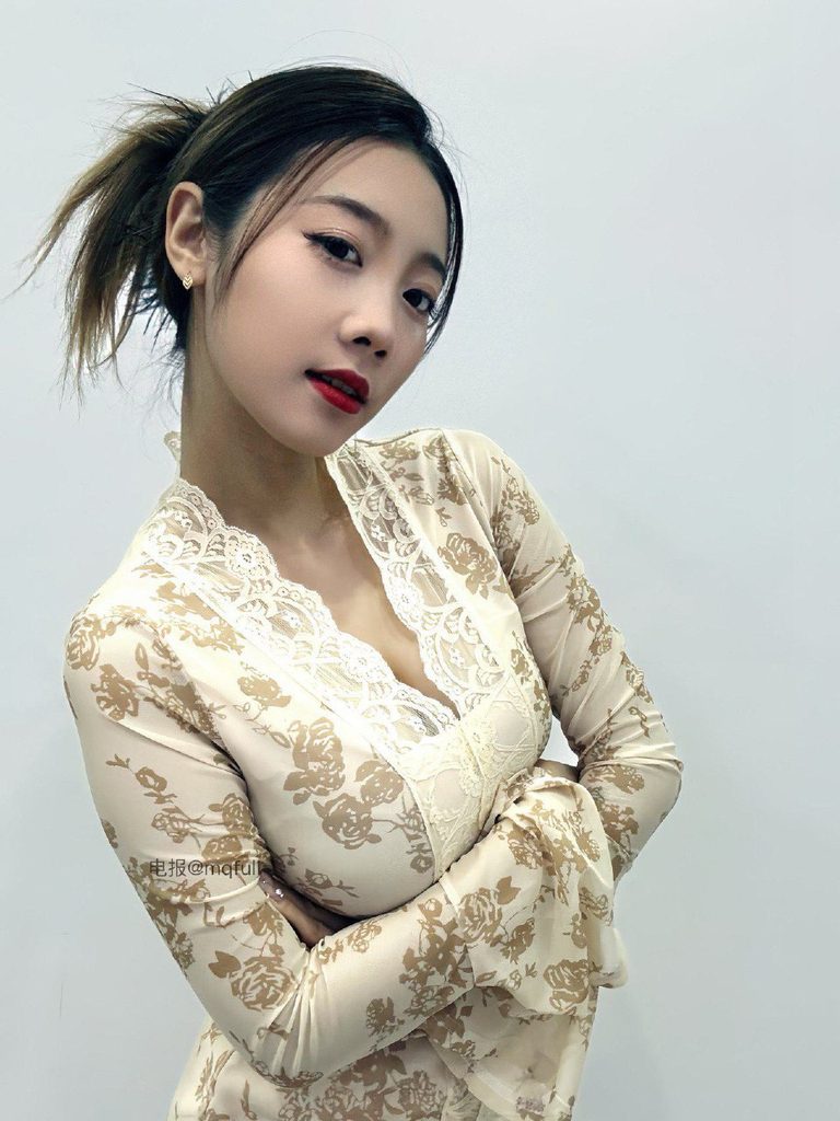 抖音鳄鱼妹妹铁粉空间日常:鳄鱼是她的本体,妹妹是她的身份,这个女孩把凶猛和可爱揉在了一起